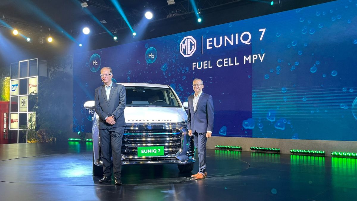 auto-expo-2023-mg-introduces-worlds-first-hydrogen-fuel-cell-mpv-details-inside
